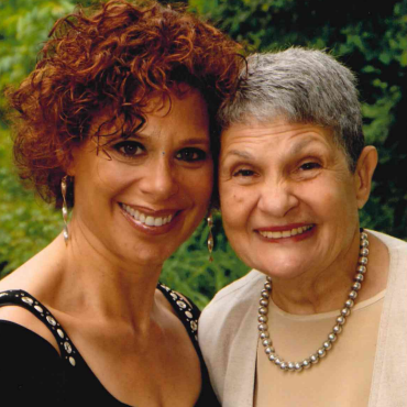 lois schaffer and daughter image